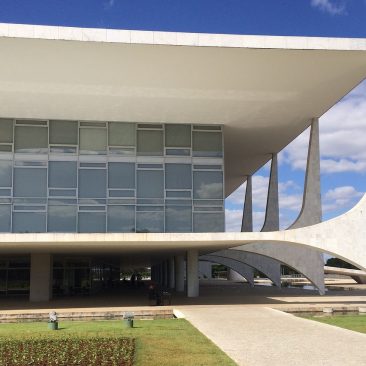 A invasão de Brasília: do meu degrau nas gerais